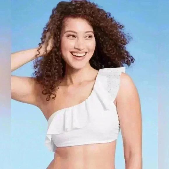 🆕White Ruffle Bikini  Top - Picture 3 of 13